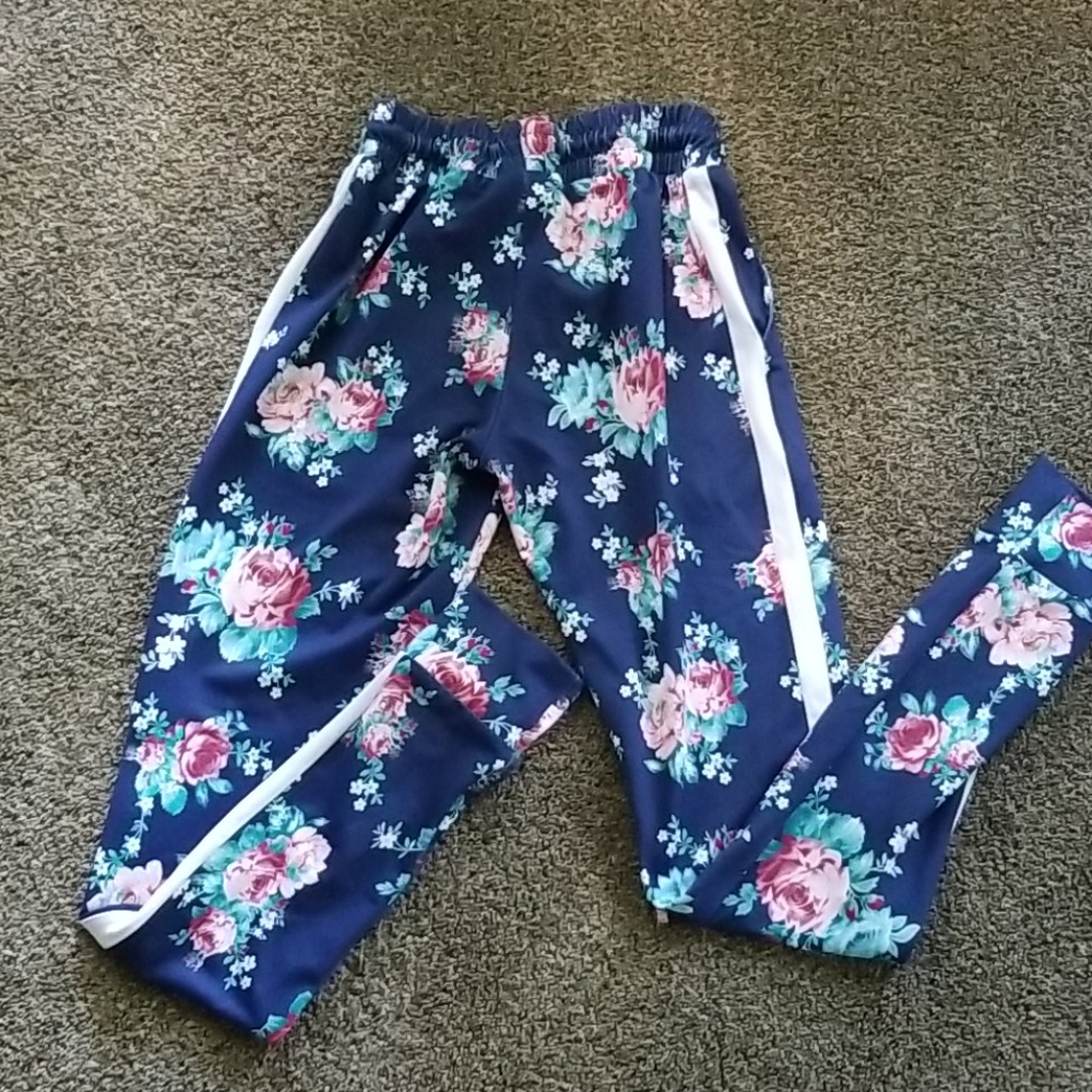 Joggers - Picture 2 of 2